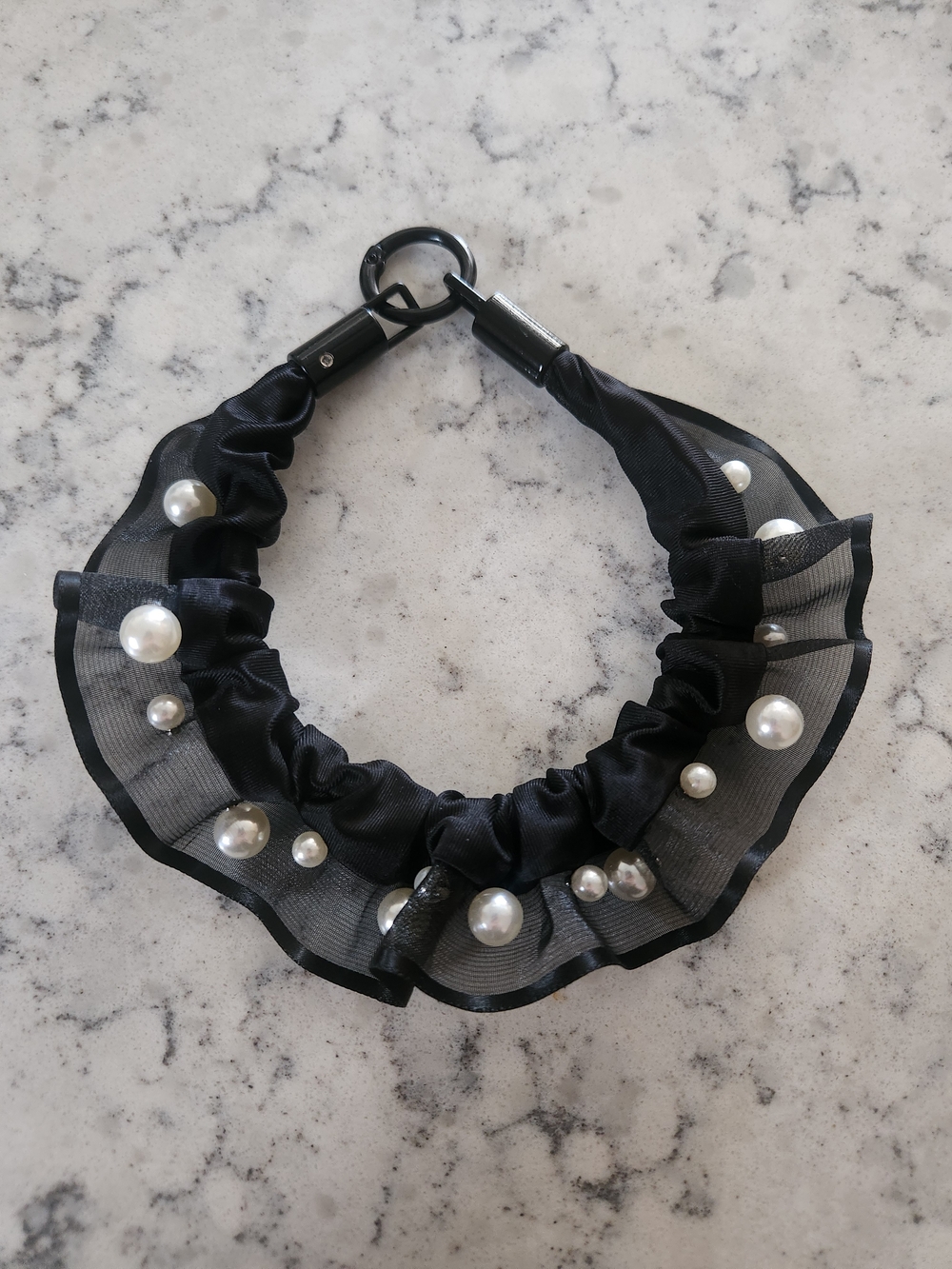 Black Pearl-Accent Ruffle Keychain